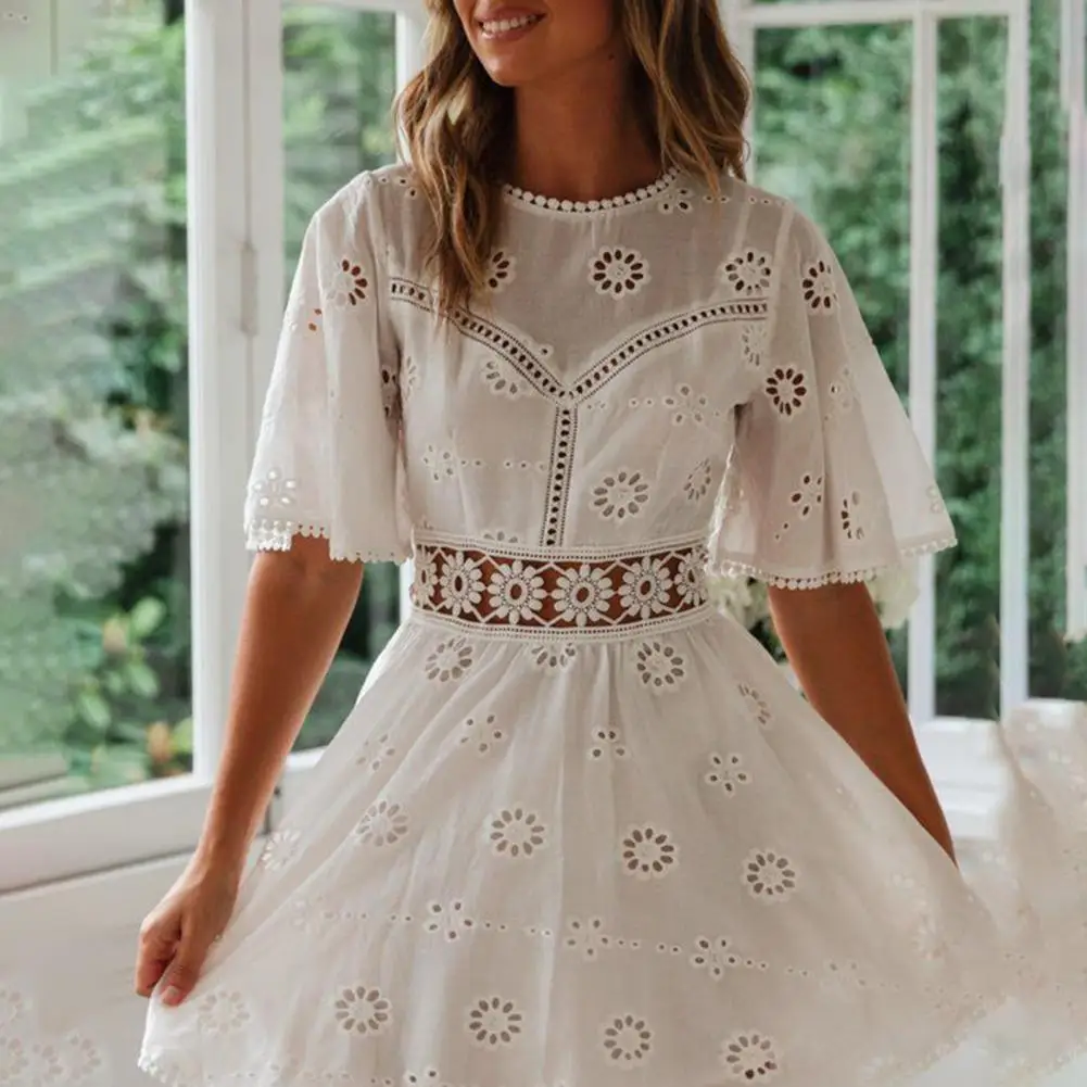 Hollow Mini Dress Floral Applique A-line Mini Dress Backless Pleated Hem Cutout Waist for Summer Dating Prom Ladies Mini Dress
Hollow Mini Dress Floral Applique A-line Mini Dress Backless Pleated Hem Cutout Waist for Summer Dating Prom Ladies Mini Dress
