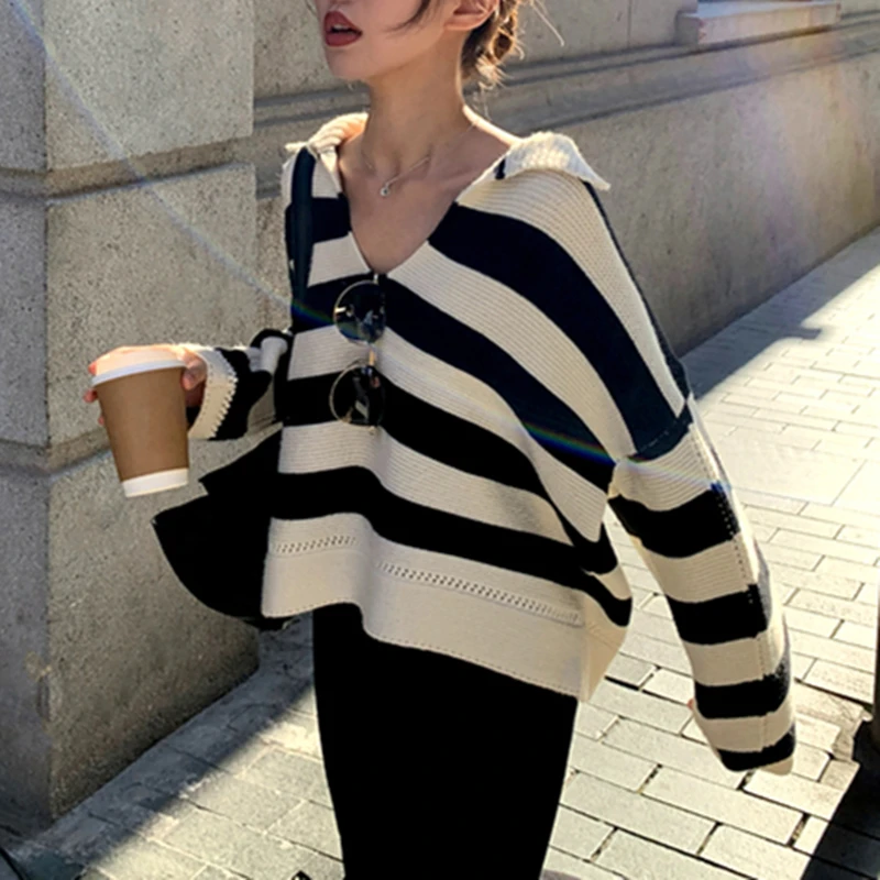 New 2022 Spring and Autumn Women's Sweater V-neck Sweater Knitted Striped Korean Elegant All-match Sweater
New 2022 Spring and Autumn Women's Sweater V-neck Sweater Knitted Striped Korean Elegant All-match Sweater