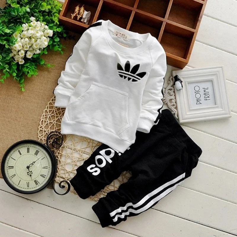 Brand Baby Clothing Designer Newborn Clothes 2020 Summer Baby Girls And Boys Suits Short Sleeved T-shirt + Shorts Clothing Sets
Brand Baby Clothing Designer Newborn Clothes 2020 Summer Baby Girls And Boys Suits Short Sleeved T-shirt + Shorts Clothing Sets