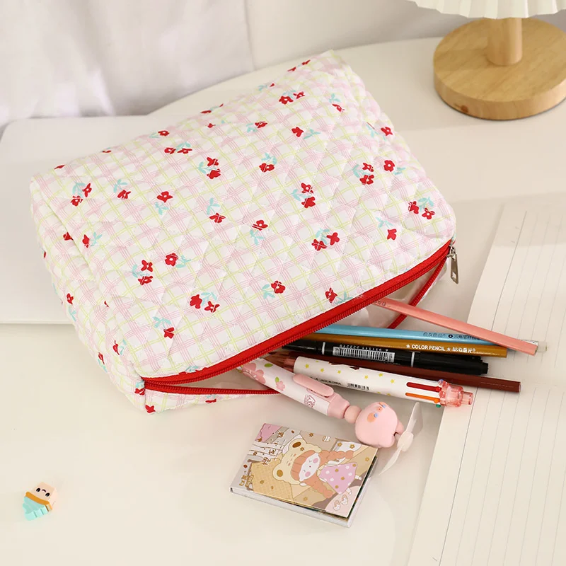 Floral Pencil Case Travel Bag Cosmetic Lipstick Storage Bags Girls Makeup Handbags Organizer Pouch Cosmetic Cases Bolsa Feminina
Floral Pencil Case Travel Bag Cosmetic Lipstick Storage Bags Girls Makeup Handbags Organizer Pouch Cosmetic Cases Bolsa Feminina