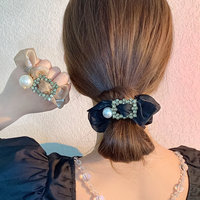 2022 New Elegant Lady Women Hair Accessories Luxury Hair Ring Temperament Diamond-Studded Pearl Head Rope Simple Rubber Band
2022 New Elegant Lady Women Hair Accessories Luxury Hair Ring Temperament Diamond-Studded Pearl Head Rope Simple Rubber Band