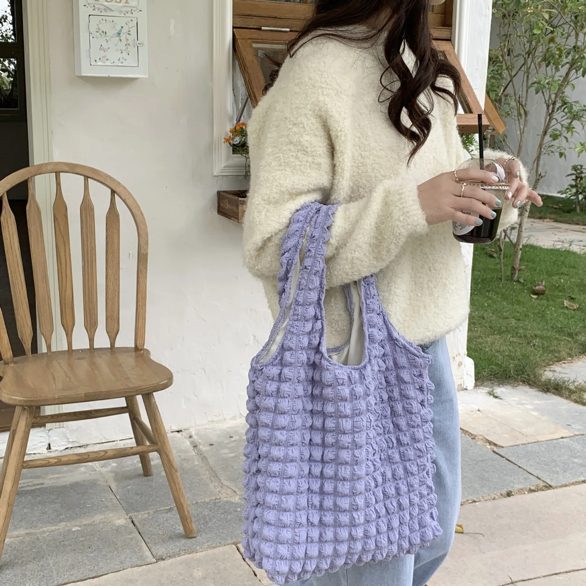 Cloud Bubble Flower Shoulder Bag Fresh, Sweet, and Large Capacity Underarm Canvas Bag Macaron Street Solid Handbag for Women
Cloud Bubble Flower Shoulder Bag Fresh, Sweet, and Large Capacity Underarm Canvas Bag Macaron Street Solid Handbag for Women