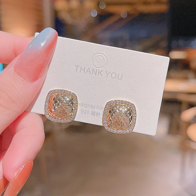 S925 Silvers 2022 New Design Full Diamonds Geometric Stud Earrings Retro Fashion Earrings for Women Jewellery Exquisite
S925 Silvers 2022 New Design Full Diamonds Geometric Stud Earrings Retro Fashion Earrings for Women Jewellery Exquisite