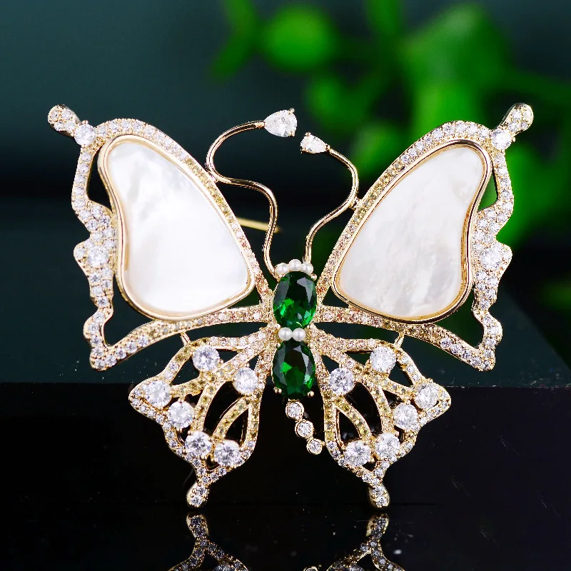 European and American Style Deep Sea Mother Oyster Zircon Butterfly Brooch Elegant Atmosphere Imitation Emerald Pin Accessories
European and American Style Deep Sea Mother Oyster Zircon Butterfly Brooch Elegant Atmosphere Imitation Emerald Pin Accessories