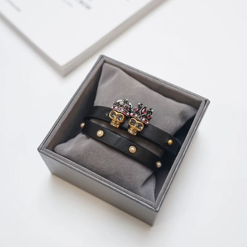 Skull Series King and Queen Design European and American Men's and Women's Same Retro Exquisite Diamond-Studded
Skull Series King and Queen Design European and American Men's and Women's Same Retro Exquisite Diamond-Studded