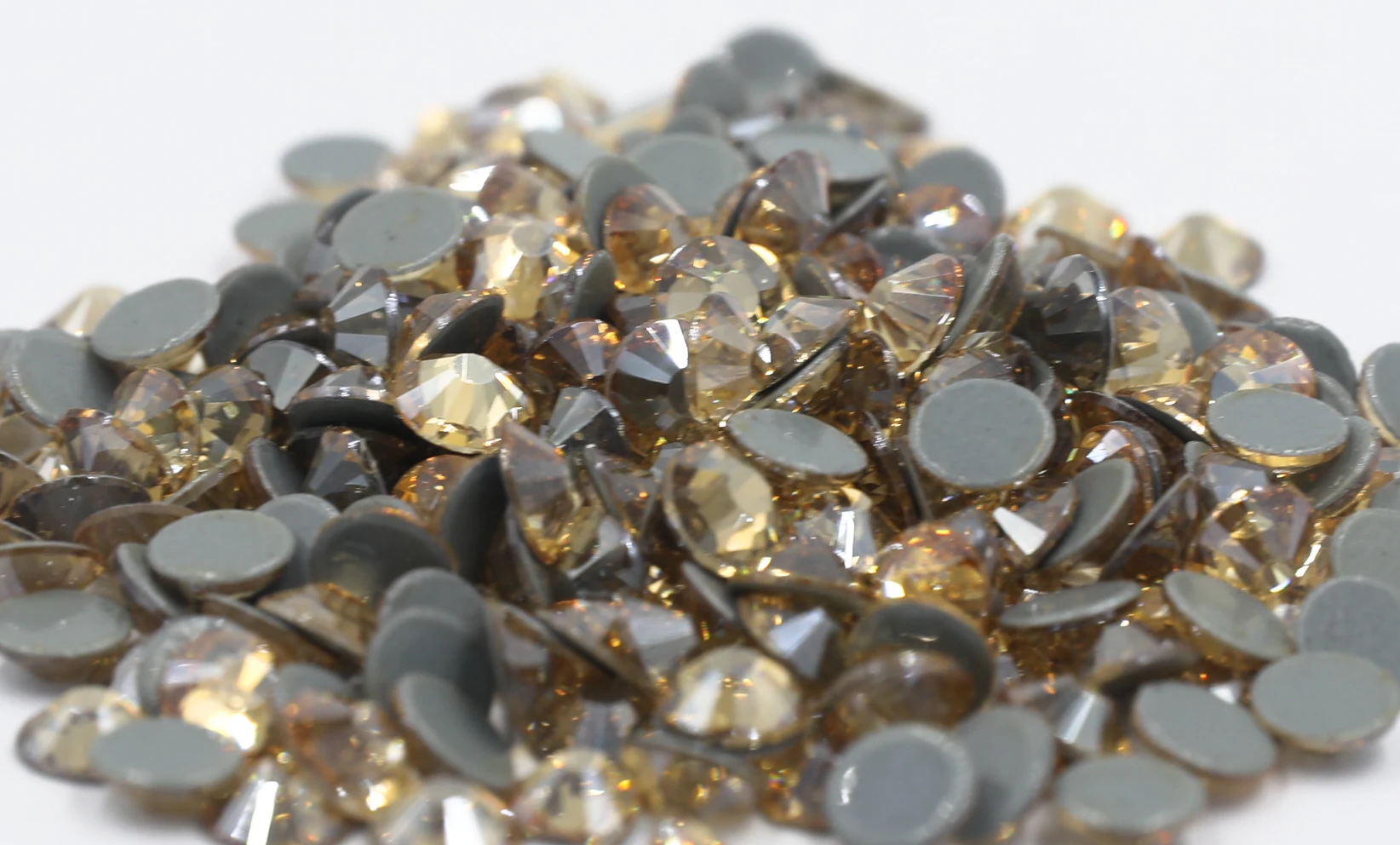 SS3-SS30 all size Gold Shadow Color DMC Iron On Rhinestones/Hot fix Crystal Rhinestones Strass Sewing & Fabric Garment stones
SS3-SS30 all size Gold Shadow Color DMC Iron On Rhinestones/Hot fix Crystal Rhinestones Strass Sewing & Fabric Garment stones