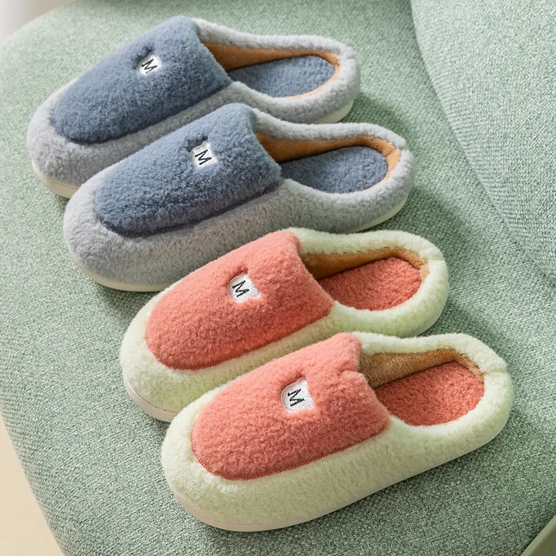 2022 new cotton slippers women winter home warm couple cute plush slippers autumn winter men.
2022 new cotton slippers women winter home warm couple cute plush slippers autumn winter men.