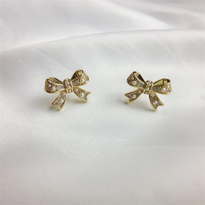 Diamond Studded Pearl Bow Earrings South Korea's Luxury Simple Ins Style Earrings Earrings Women's Jewelry Headwear
Diamond Studded Pearl Bow Earrings South Korea's Luxury Simple Ins Style Earrings Earrings Women's Jewelry Headwear