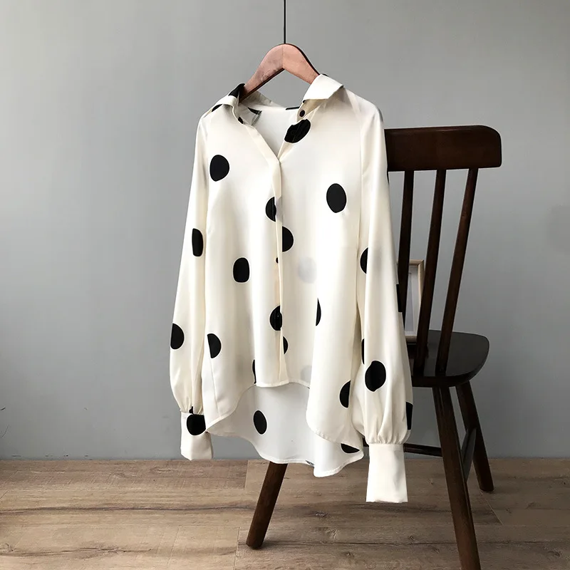 SuperAen 2022 Spring New French Retro Wave Dot Print Turn Down Collar Chiffon Shirt Female Full Loose Women Tops
SuperAen 2022 Spring New French Retro Wave Dot Print Turn Down Collar Chiffon Shirt Female Full Loose Women Tops