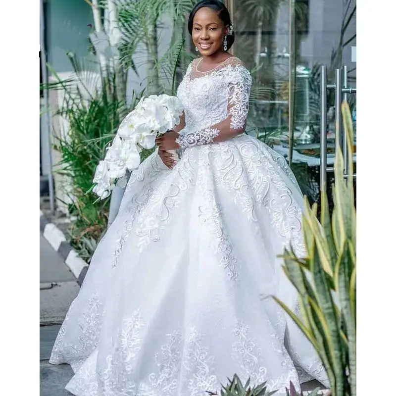 

Modern Scoop Neckline Ballgown Plus Size Wedding Dresses Vestidos De Novia Court Train Lace Appliques Long Sleeves Bridal Gowns