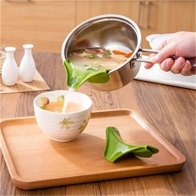 Anti-spill Drain The Kitchen Pots and Pans Round Rim Deflector Liquid Diversion Mouth Poured The Soup Kitchen Gadgets Accessorie
Anti-spill Drain The Kitchen Pots and Pans Round Rim Deflector Liquid Diversion Mouth Poured The Soup Kitchen Gadgets Accessorie