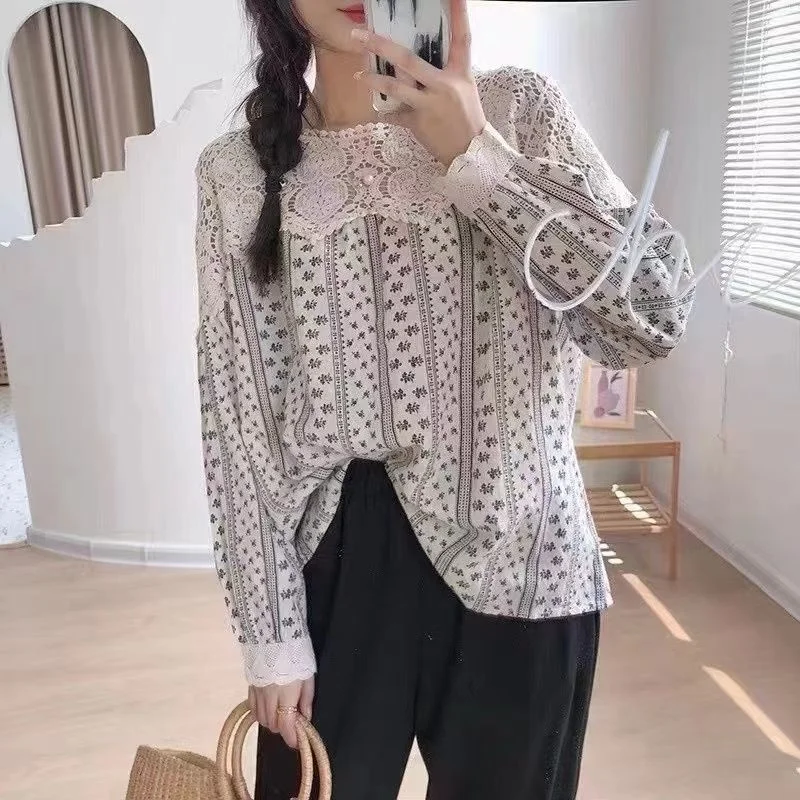 Korean women's clothing spring and autumn 2022 love hook lace shoulder splicing floral striped Sen blouse
Korean women's clothing spring and autumn 2022 love hook lace shoulder splicing floral striped Sen blouse