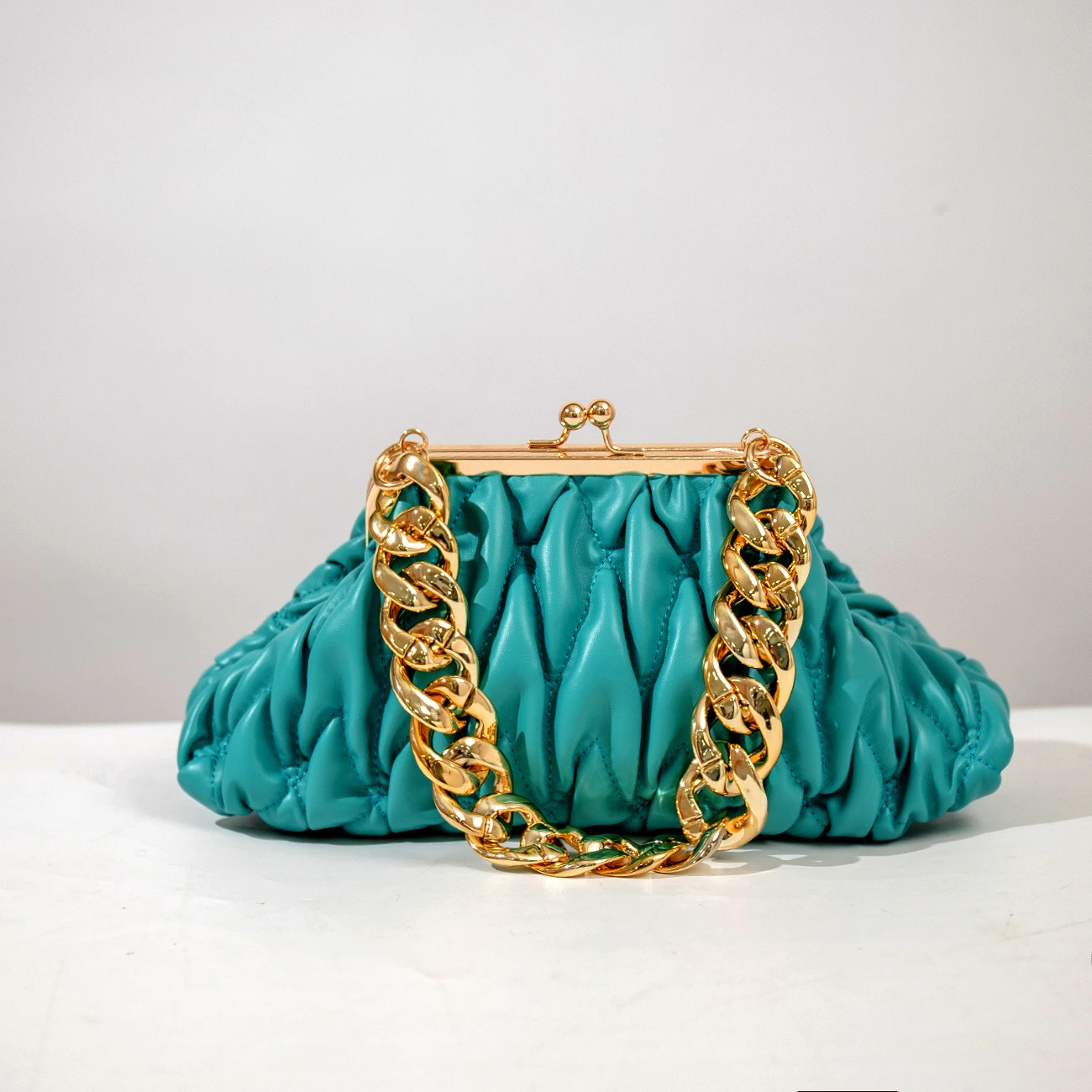 Hottest selling ladies chain casual bucket bag 2022 new trend solid color messenger bags for women
Hottest selling ladies chain casual bucket bag 2022 new trend solid color messenger bags for women