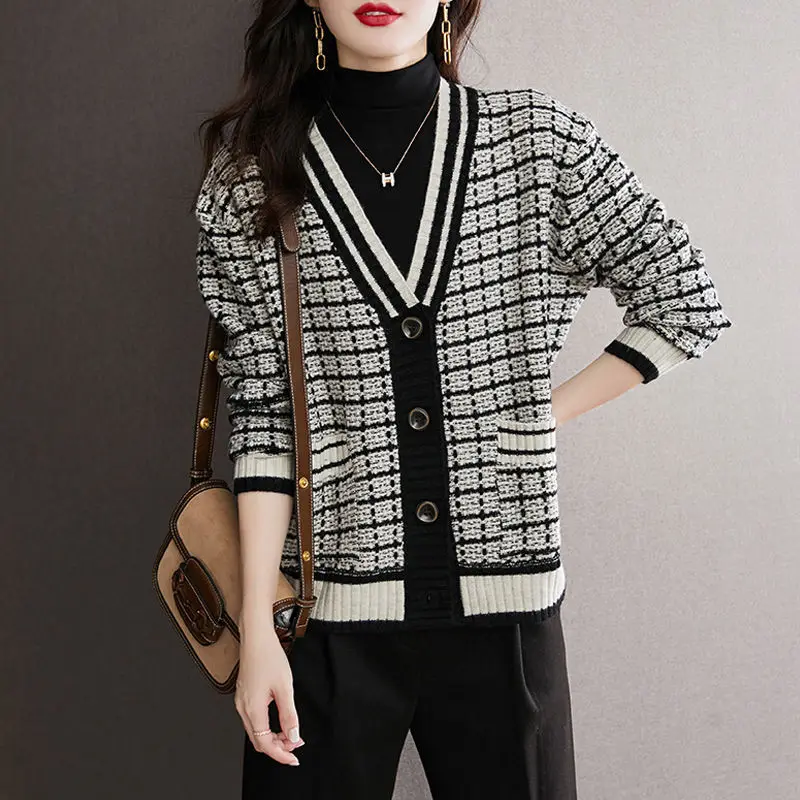 Lazy style contrast plaid coat autumn and winter new small fragrance fashion sweater women
Lazy style contrast plaid coat autumn and winter new small fragrance fashion sweater women
