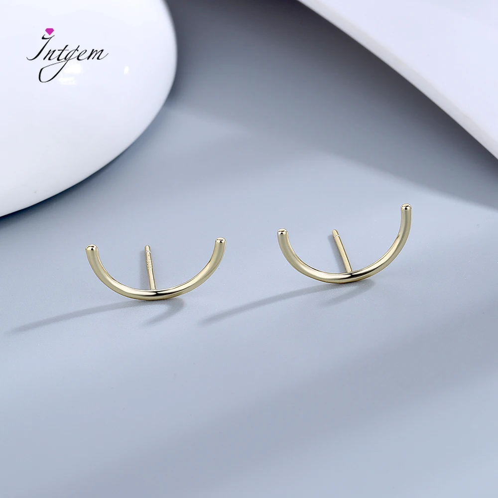 925 Sterling Silver Earring Gpld Color Smile Stud Earrings Circle Simple Noble Luxury Ear Jewelry Gift for Women
925 Sterling Silver Earring Gpld Color Smile Stud Earrings Circle Simple Noble Luxury Ear Jewelry Gift for Women
