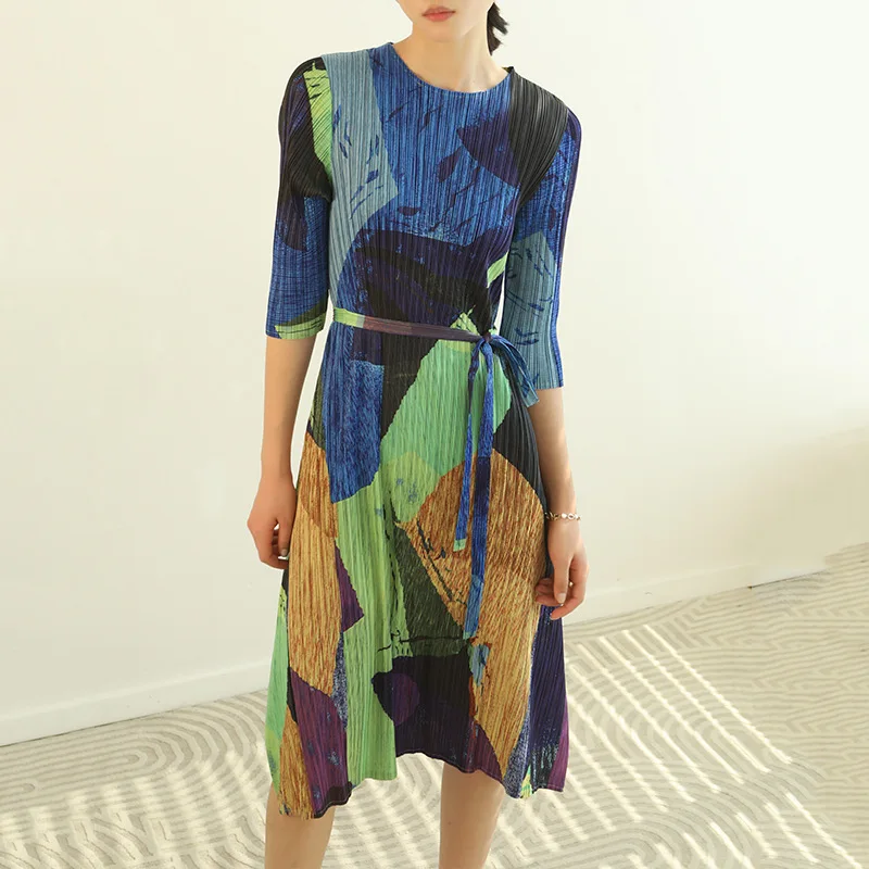 Miyake pleated light and mature style women's clothing 2022 spring new fashion large size temperament high-end sense
Miyake pleated light and mature style women's clothing 2022 spring new fashion large size temperament high-end sense