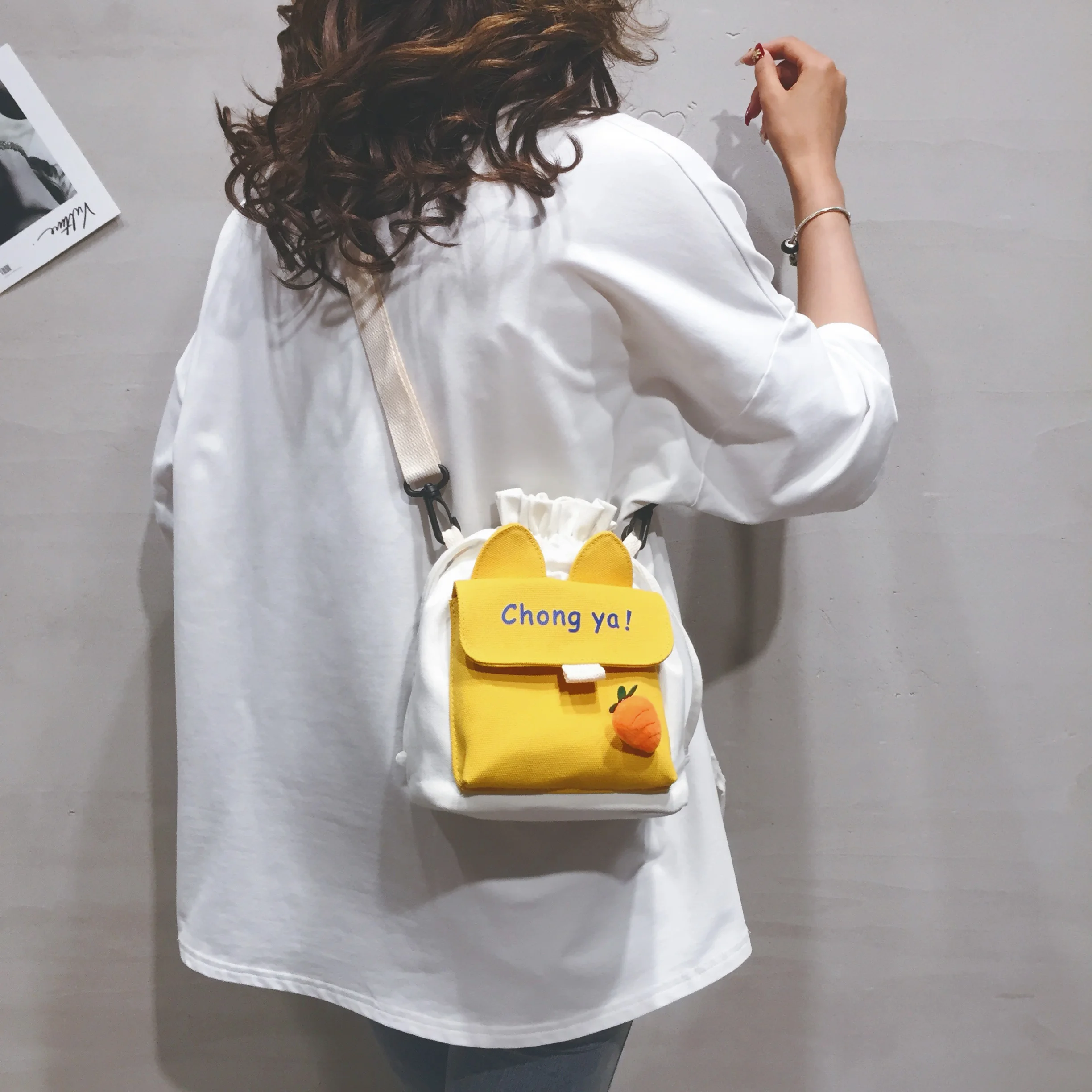 Bag 2022 New Trend Fashion Summer Mobile Phone Small Bag Women's Casual Cross-body Bag Students Versatile Canvas Shoulder Bag
Bag 2022 New Trend Fashion Summer Mobile Phone Small Bag Women's Casual Cross-body Bag Students Versatile Canvas Shoulder Bag