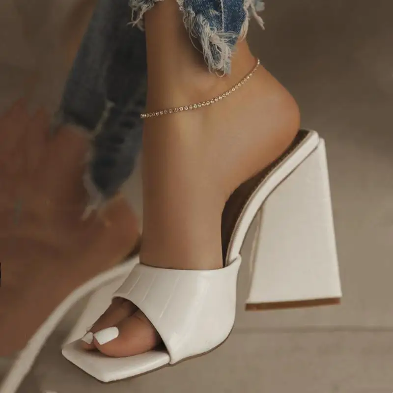 2022 Spring And Summer Snake Pattern Square Head Solid Color Temperament All-match Sexy High-heeled Plus Size Ladies Slippers
2022 Spring And Summer Snake Pattern Square Head Solid Color Temperament All-match Sexy High-heeled Plus Size Ladies Slippers