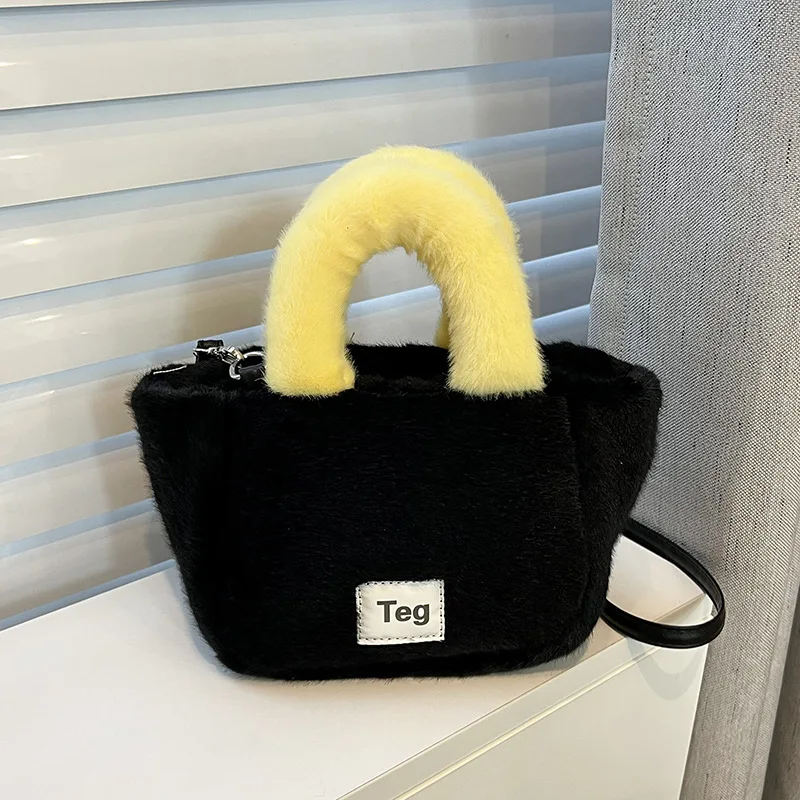 Women Plush Handbags Autumn And Winter New Bucket Shoulder Bag Letter Messenger Bag Luxury Brand Purse And Bags High Quality Bag
Women Plush Handbags Autumn And Winter New Bucket Shoulder Bag Letter Messenger Bag Luxury Brand Purse And Bags High Quality Bag