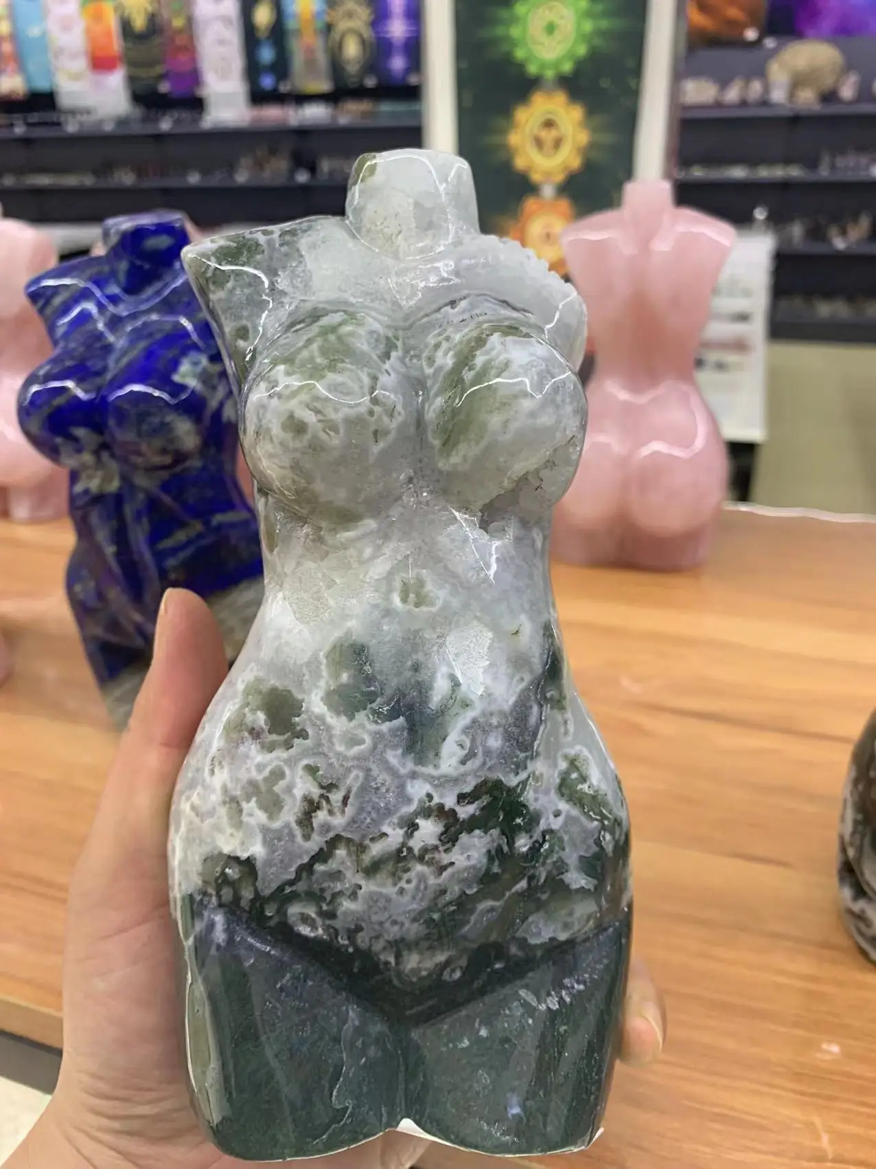 Natural moss agate crystal Beauty model Crystal carving Room Office decoration Gift Reiki Healing Top collection
Natural moss agate crystal Beauty model Crystal carving Room Office decoration Gift Reiki Healing Top collection