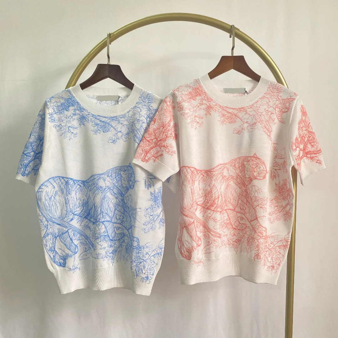 Summer short-sleeved knitted sweater women's 2022 tiger flower embroidery slimming retro round neck pullover top knitted T-shirt
Summer short-sleeved knitted sweater women's 2022 tiger flower embroidery slimming retro round neck pullover top knitted T-shirt