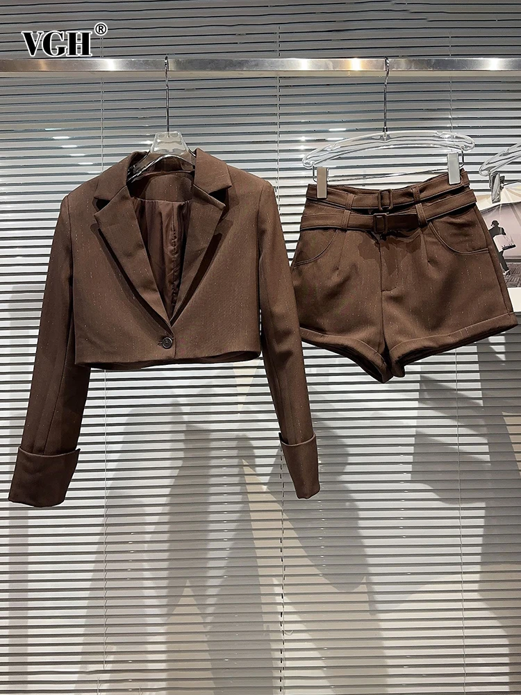 Женский Повседневный костюм VGH, однотонный блейзер с отложным воротником и длинным рукавом, шорты с поясом и высокой талией, минималистичные комплекты из 2 предметов
Женский Повседневный костюм VGH, однотонный блейзер с отложным воротником и длинным рукавом, шорты с поясом и высокой талией, минималистичные комплекты из 2 предметов