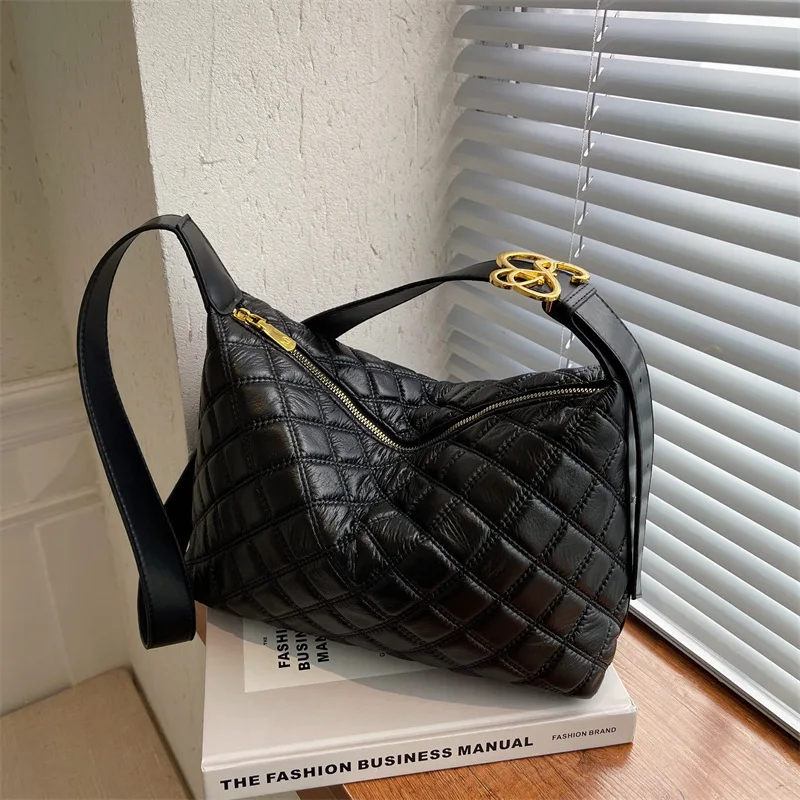 Solid Color Simple Horizontal Casual Soft-sided One-shoulder Diagonal Bag Commuter Fashion Color Matching Diamond Bucket Bag
Solid Color Simple Horizontal Casual Soft-sided One-shoulder Diagonal Bag Commuter Fashion Color Matching Diamond Bucket Bag