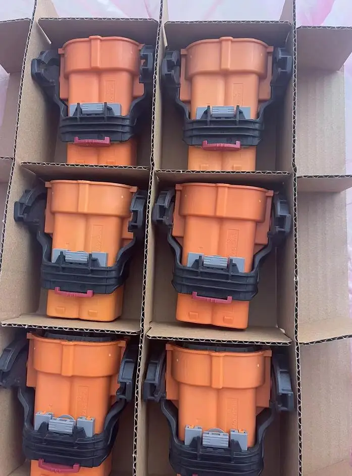 TE CONNECTIVITY (TE) 2310923-1, 2310923-2, 2310923-3, 2310923-4 Automobile connector, charging head, plug
TE CONNECTIVITY (TE) 2310923-1, 2310923-2, 2310923-3, 2310923-4 Automobile connector, charging head, plug