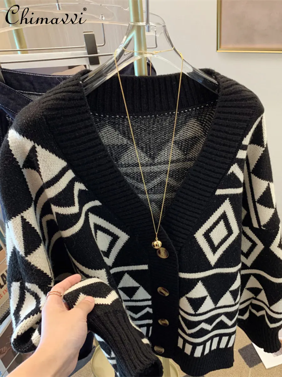 Black and White Diamond Lattice Sweater Coat Women Autumn New Fashion Loose Lazy Style Outer Wear Thick Casual Knitted Cardigan
Black and White Diamond Lattice Sweater Coat Women Autumn New Fashion Loose Lazy Style Outer Wear Thick Casual Knitted Cardigan
