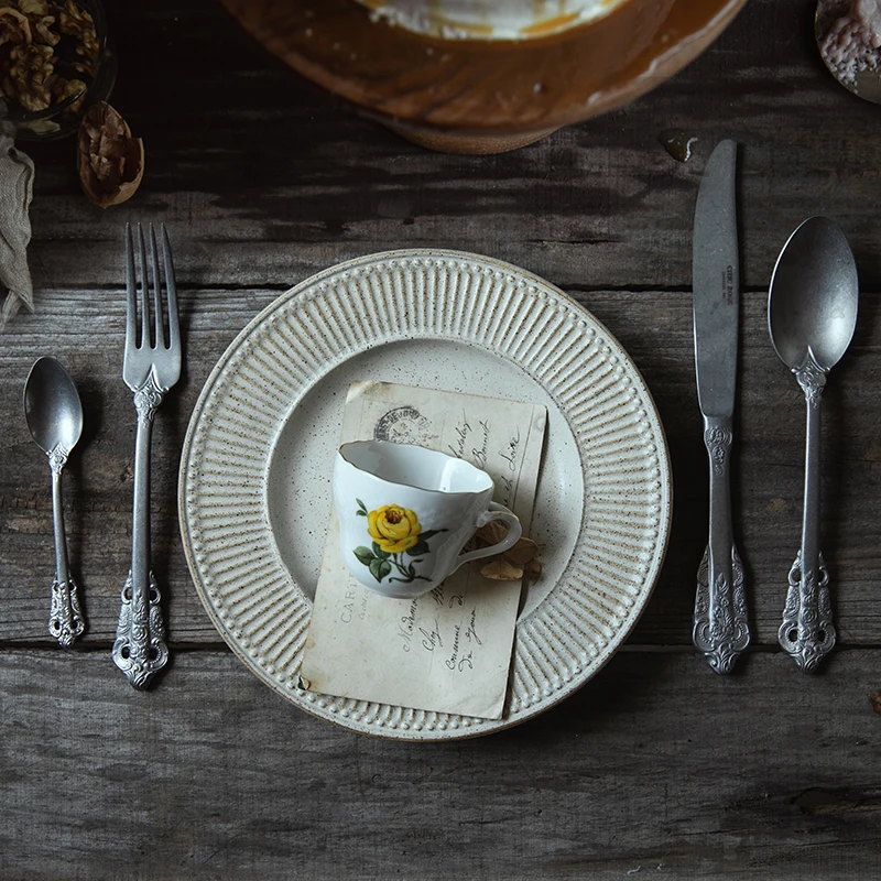 Европейский металлический набор посуды в стиле ретро, многоразовые столовые приборы из нержавеющей стали, сервиз, набор посуды, свадебное украшение EC50CJ
Европейский металлический набор посуды в стиле ретро, многоразовые столовые приборы из нержавеющей стали, сервиз, набор посуды, свадебное украшение EC50CJ