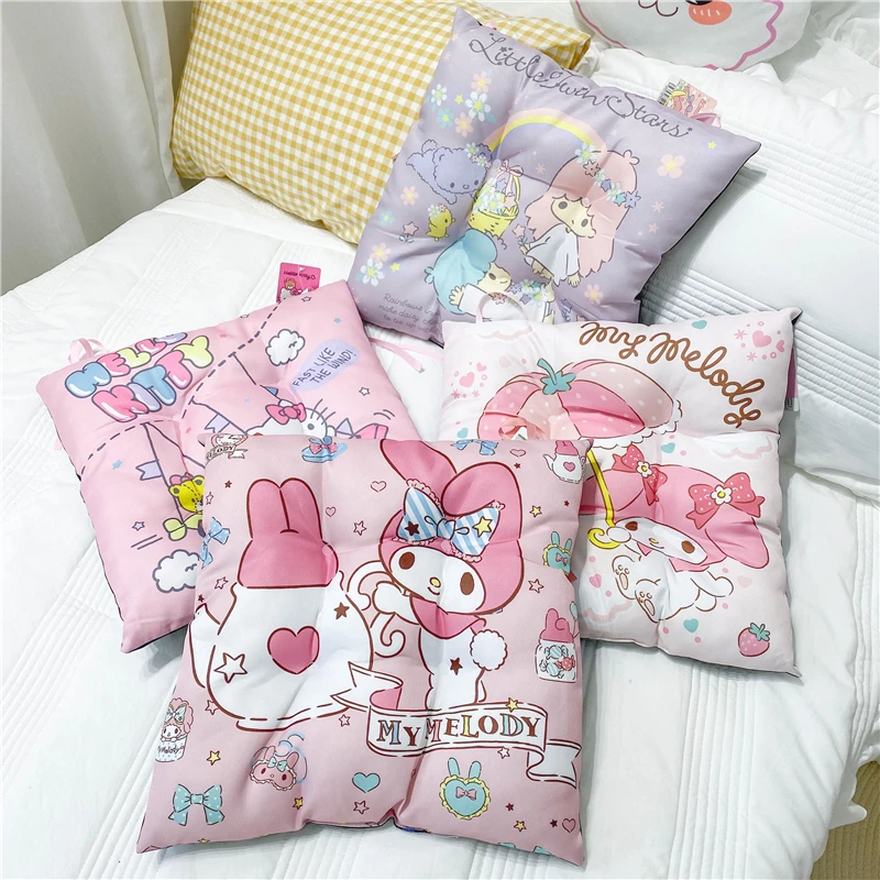 Sanrio Милая фотостудия аниме My Melody Kuromi задняя подушка в японском стиле кавайная подушка на сиденье для девочки домашний декор
Sanrio Милая фотостудия аниме My Melody Kuromi задняя подушка в японском стиле кавайная подушка на сиденье для девочки домашний декор