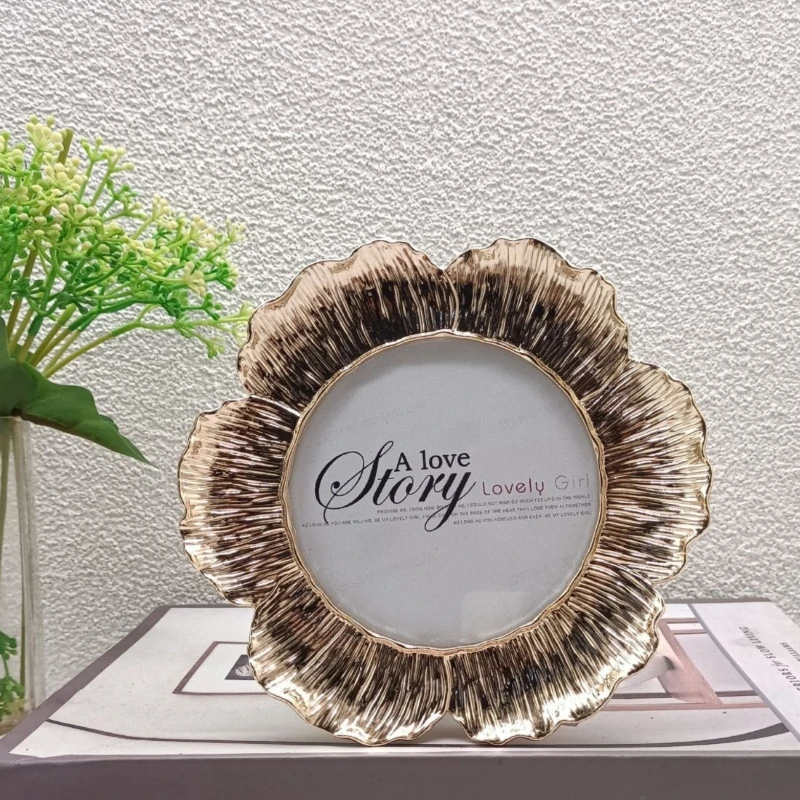 Irregular round flower metal photo retro luxury gold Photography Backdrops Golden Vintage Decorative Photo Frames Resin Picture
Irregular round flower metal photo retro luxury gold Photography Backdrops Golden Vintage Decorative Photo Frames Resin Picture
