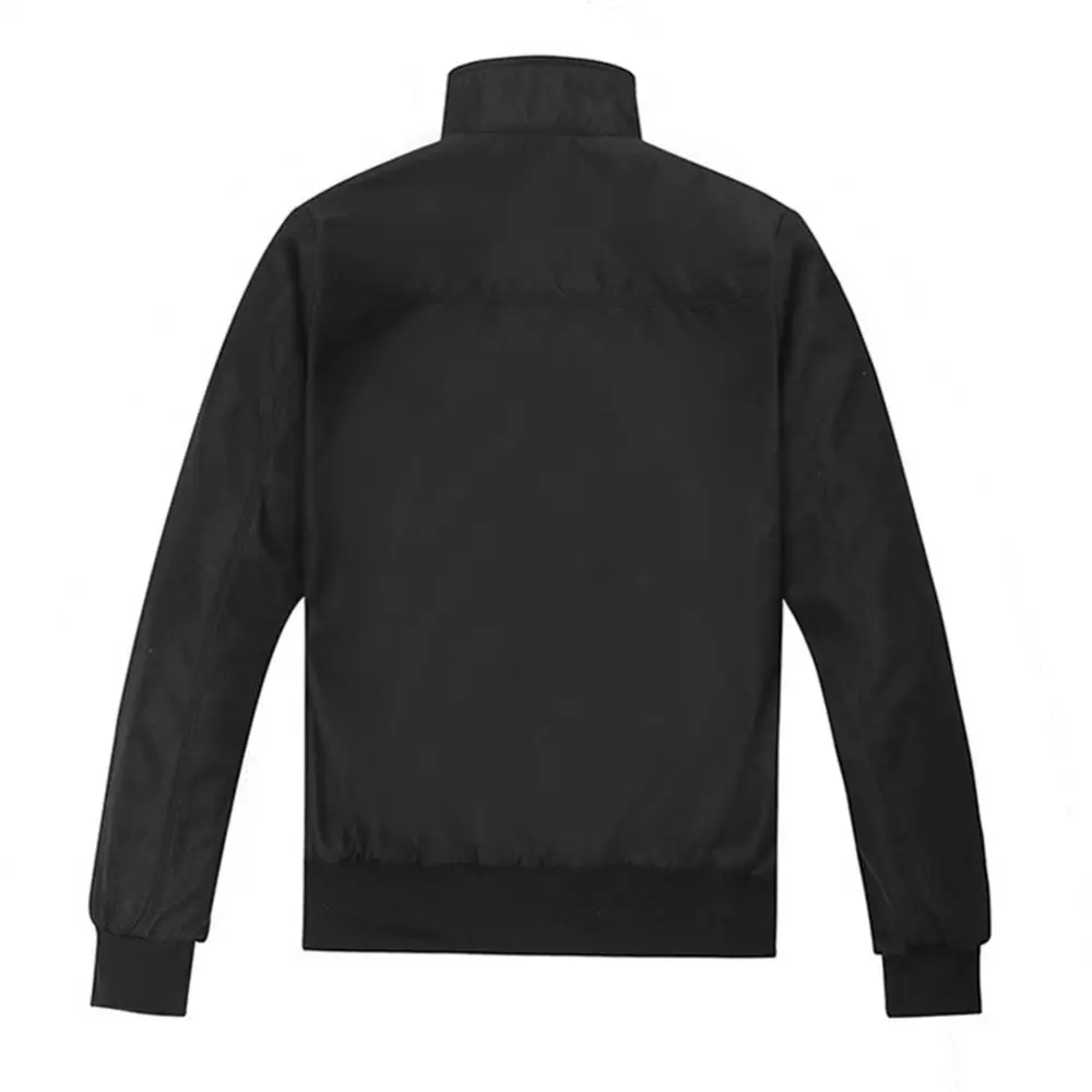 Куртка мужская однотонная на молнии с воротником-стойкой и карманами
Куртка мужская однотонная на молнии с воротником-стойкой и карманами