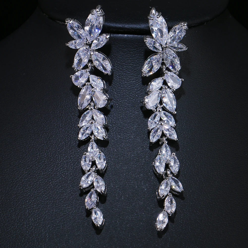SUGO 2022 Summer New Luxury Fashion Olive Branch Design Shiny White CZ Long Earrings for Elegant Women Wedding Party Jewelry
SUGO 2022 Summer New Luxury Fashion Olive Branch Design Shiny White CZ Long Earrings for Elegant Women Wedding Party Jewelry