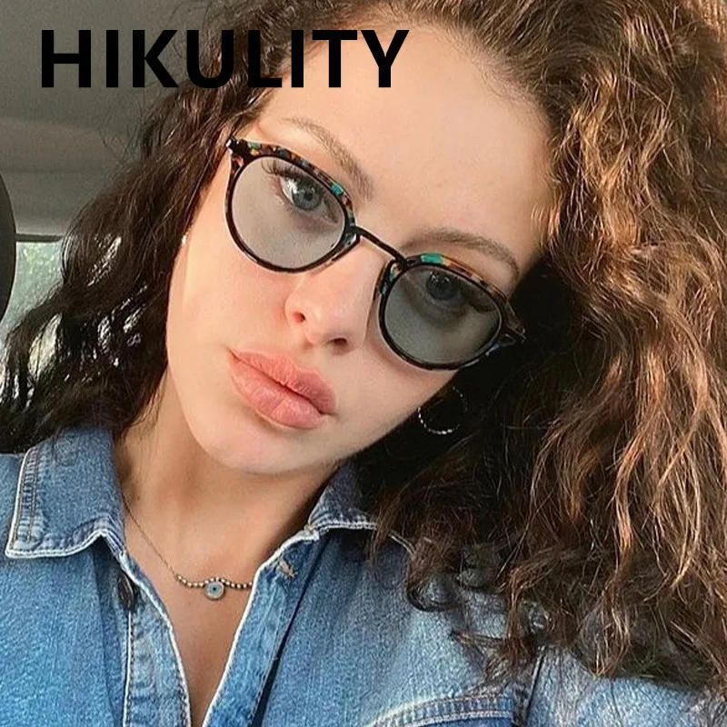 Vintage Small Square Alloy Sunglasses For Women New Fashion Brand Small Chic Sun Glasses Men Retro Chic Gradient Shades Hip Hop
Vintage Small Square Alloy Sunglasses For Women New Fashion Brand Small Chic Sun Glasses Men Retro Chic Gradient Shades Hip Hop