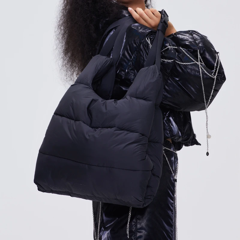 Fashion Vest Design Padded Shoulder Bags Designer Quilted Women Handbags Nylon Down Cotton Crossbody Bag Large Puffy Purse 2023
Fashion Vest Design Padded Shoulder Bags Designer Quilted Women Handbags Nylon Down Cotton Crossbody Bag Large Puffy Purse 2023