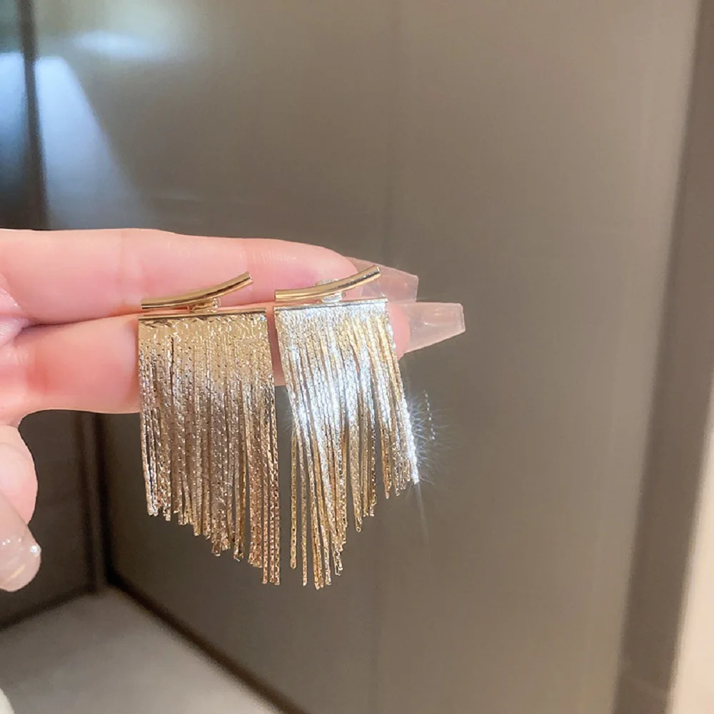 Prom Earrings Glamorous Women's Tassel Earrings Gold Textured Geometric Earrings for Women Trendy Jewelry Party Gifts Wholesale
Prom Earrings Glamorous Women's Tassel Earrings Gold Textured Geometric Earrings for Women Trendy Jewelry Party Gifts Wholesale