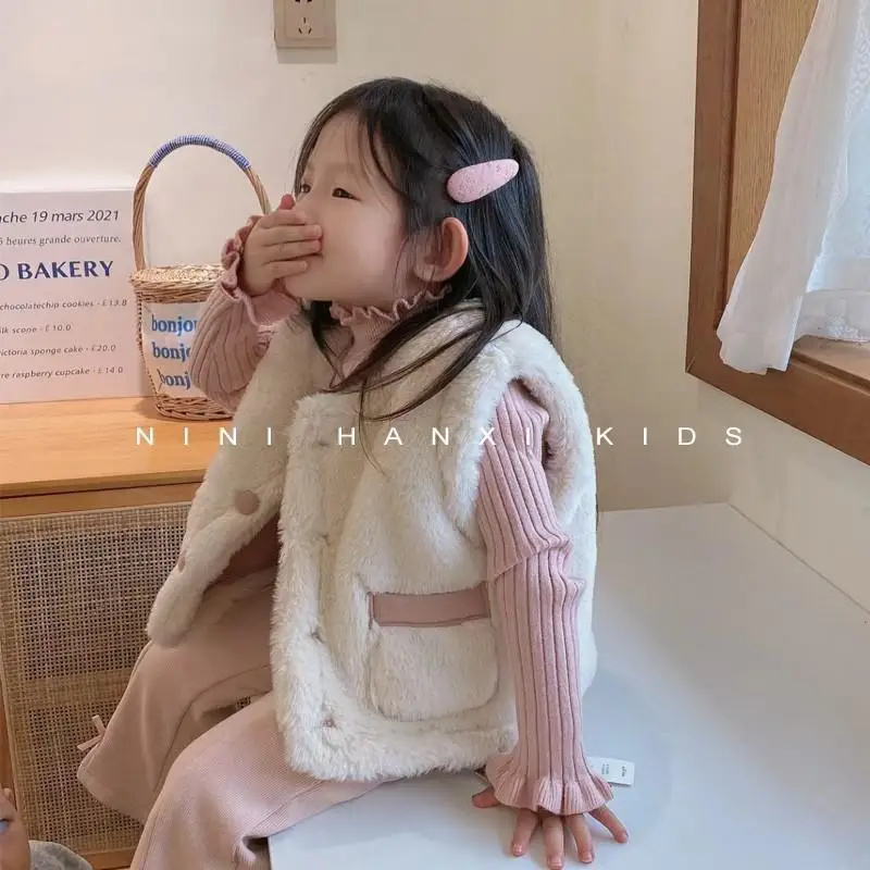 Autumn Winter Baby Plus Velvet Waistcoat Girls Plush Vest Single Breasted V Neck Child Warm Fashion Warm Teddy Hair Coat Q1
Autumn Winter Baby Plus Velvet Waistcoat Girls Plush Vest Single Breasted V Neck Child Warm Fashion Warm Teddy Hair Coat Q1