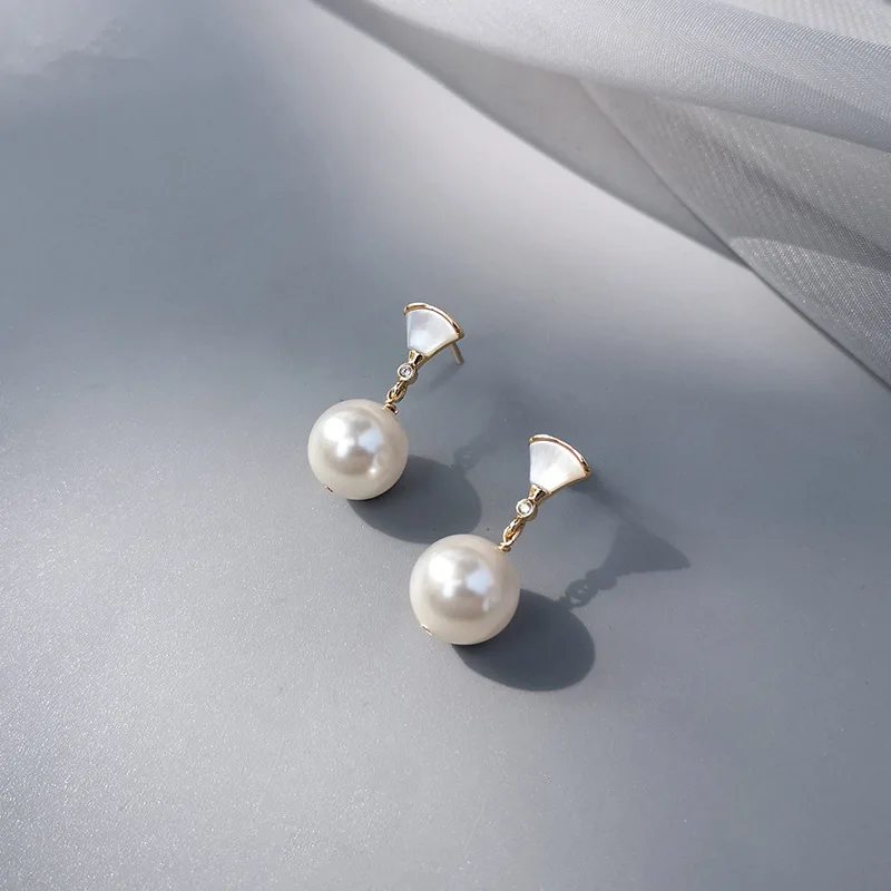 High-Quality Shell Earrings Pearl Earrings Female 2022 New Niche Design Fan Earrings Light Luxury Small Skirt
High-Quality Shell Earrings Pearl Earrings Female 2022 New Niche Design Fan Earrings Light Luxury Small Skirt