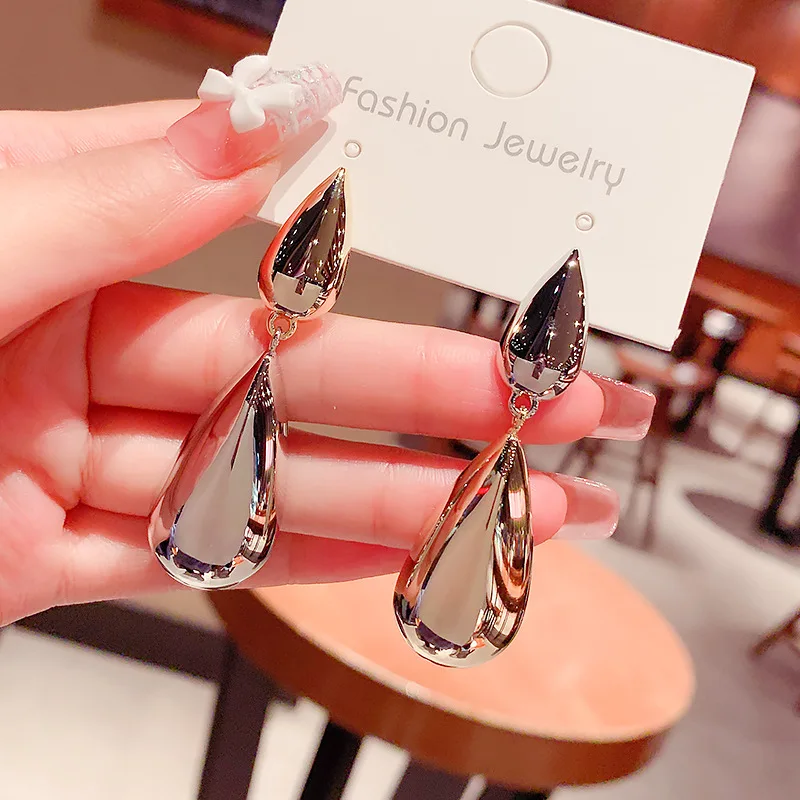 In 2023 The New Personalized Geometric Metal Fashion Simple And Versatile Temperament Senior Sense And Light Luxury Earrings
In 2023 The New Personalized Geometric Metal Fashion Simple And Versatile Temperament Senior Sense And Light Luxury Earrings