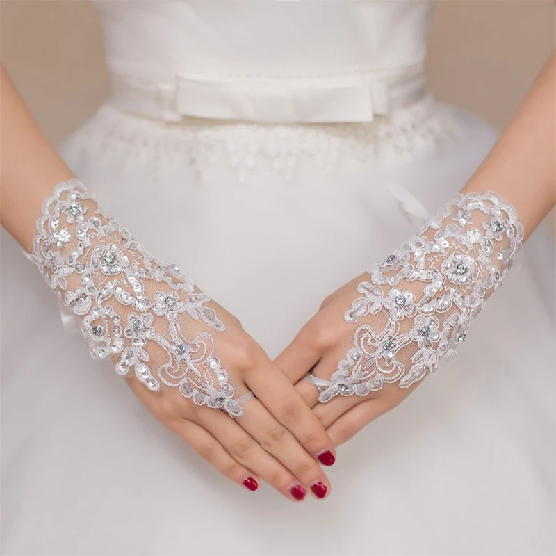 Bridal Wedding Wrist Gloves Short Lace Bling Bling Rhinestones Fingerless Accessories
Bridal Wedding Wrist Gloves Short Lace Bling Bling Rhinestones Fingerless Accessories