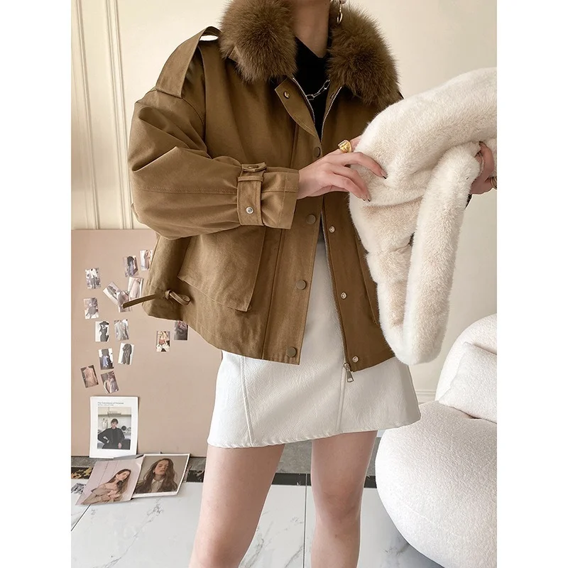 2022 Women's Winter Quilted Puffer Short Warm Coat Jacket with Removable Fox Fur Collar and Zipper Parkas
2022 Women's Winter Quilted Puffer Short Warm Coat Jacket with Removable Fox Fur Collar and Zipper Parkas