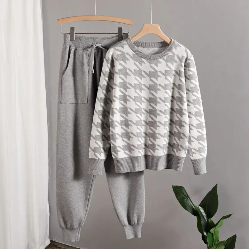 Autumn Winter New Dashiki African Two Piece Sets Women Long Sleeve Knitted Sweater Tops Pants Matching Fashion Tracksuit Sets
Autumn Winter New Dashiki African Two Piece Sets Women Long Sleeve Knitted Sweater Tops Pants Matching Fashion Tracksuit Sets