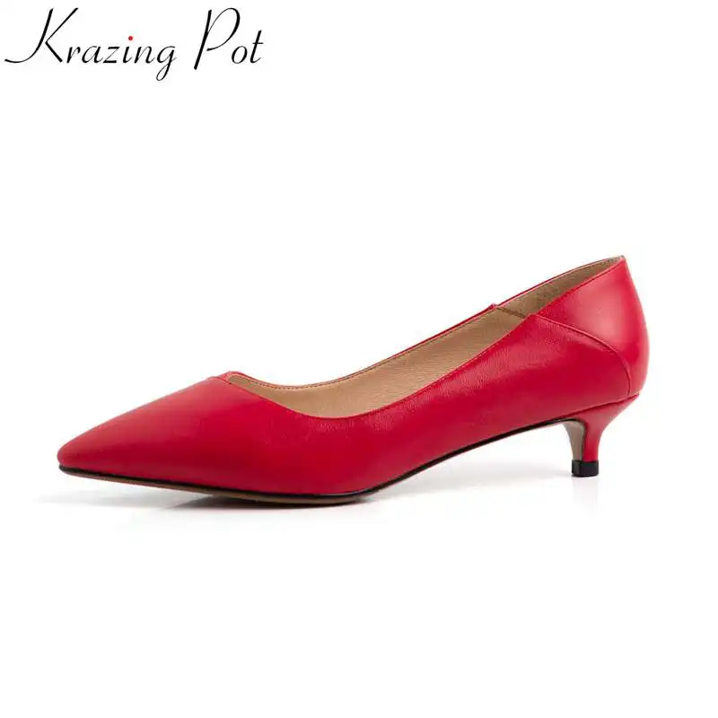 Женские туфли-лодочки на среднем каблуке, с острым носком, большие размеры
Женские туфли-лодочки на среднем каблуке, с острым носком, большие размеры