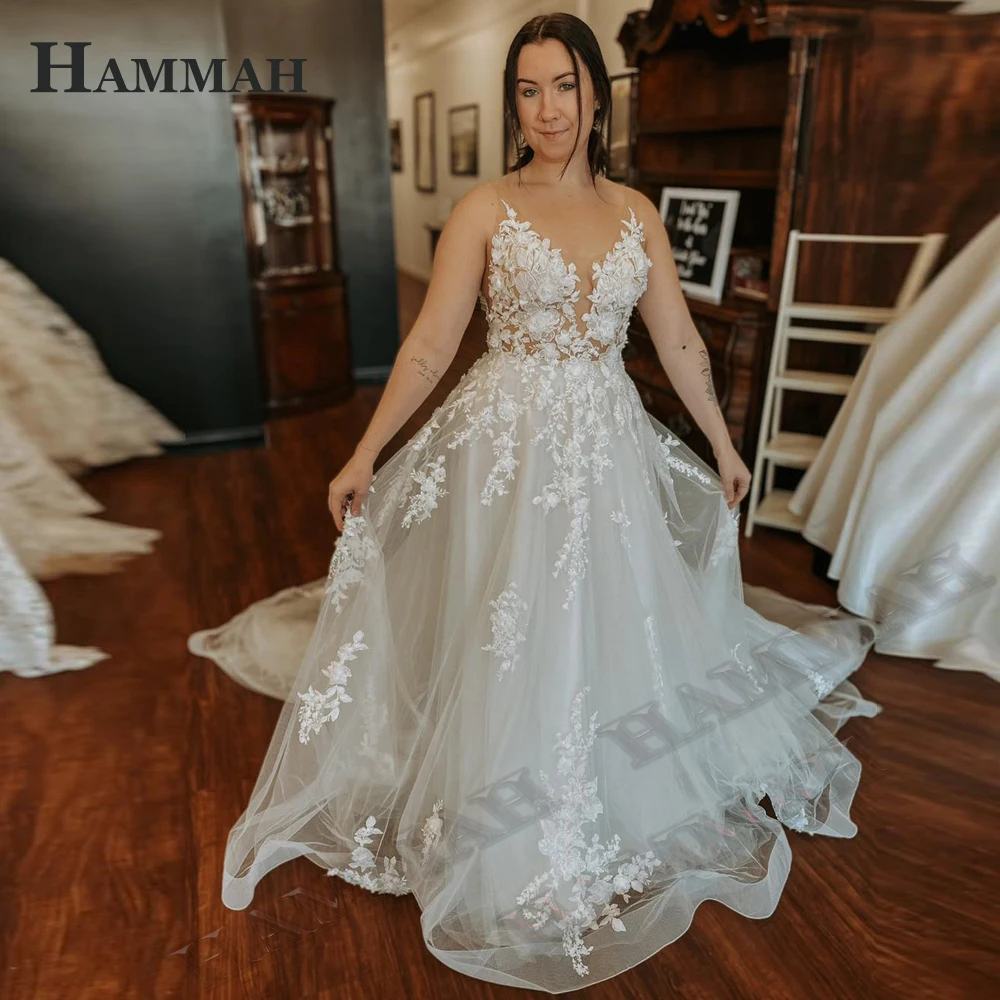 HAMMAH Illusion V Neck Tank Wedding Gown For Bride Sleeveless A Line Tulle Backless Appliques Court Train Bride Gowns Customised
HAMMAH Illusion V Neck Tank Wedding Gown For Bride Sleeveless A Line Tulle Backless Appliques Court Train Bride Gowns Customised