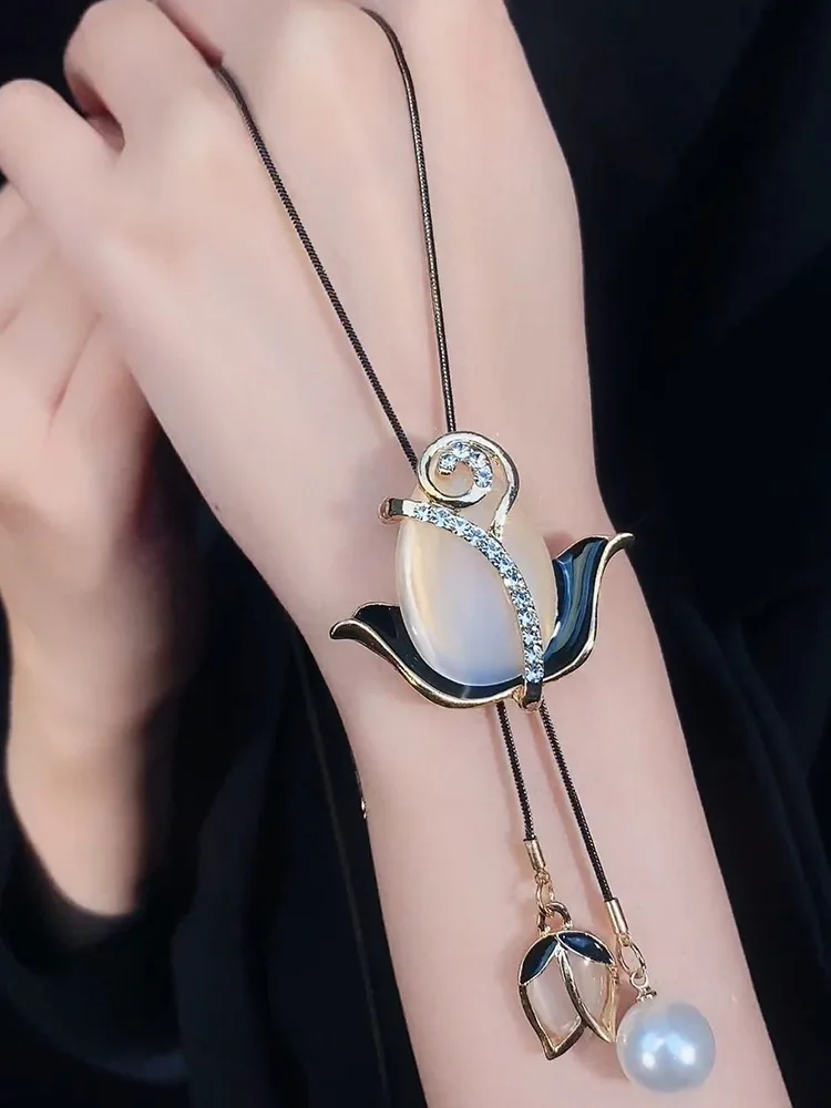 New tulip sweater chain long necklace autumn and winter versatile simple fashion necklace personalized high-end does not fade
New tulip sweater chain long necklace autumn and winter versatile simple fashion necklace personalized high-end does not fade