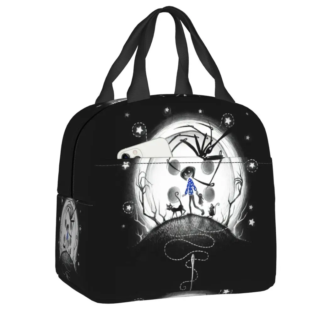 Изолированная сумка для ланча Coraline для школы, офиса, Хэллоуина, фильма ужасов, многоразовая Термосумка для ланча, женская, детская сумка для еды
Изолированная сумка для ланча Coraline для школы, офиса, Хэллоуина, фильма ужасов, многоразовая Термосумка для ланча, женская, детская сумка для еды