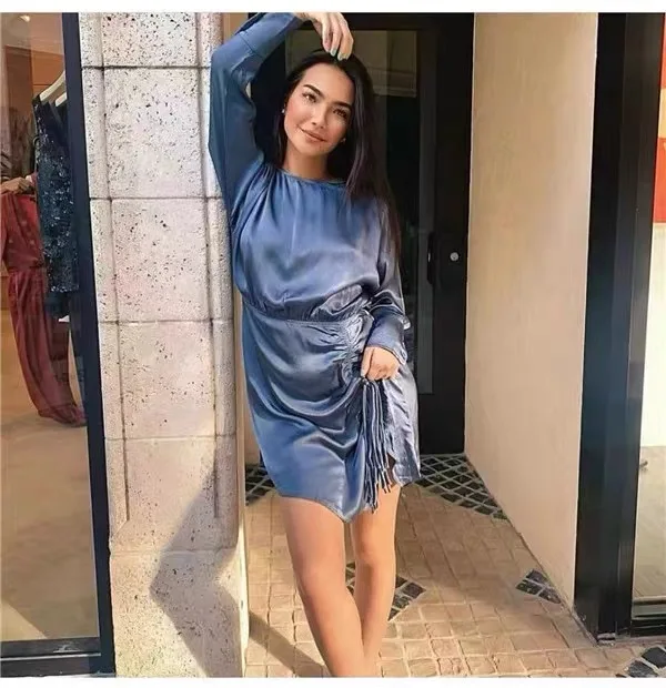 Foreign trade European and American wind loose fashion backless sexy lake blue female dress drop shoulder sleeve waist slimming
Foreign trade European and American wind loose fashion backless sexy lake blue female dress drop shoulder sleeve waist slimming