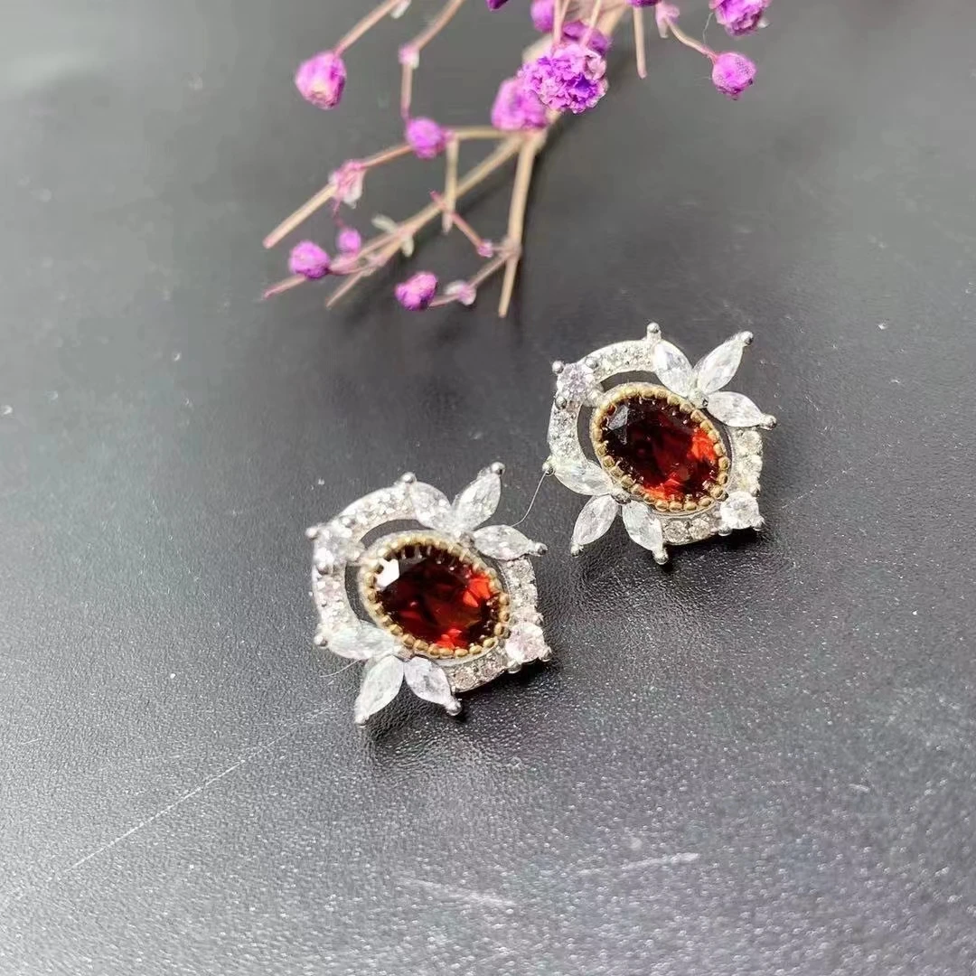 New Design Silver Garnet Earrings 4mm*6mm 0.4ct 100% Natural Garnet Stud Earrings 925 Silver Garnet Jewelry
New Design Silver Garnet Earrings 4mm*6mm 0.4ct 100% Natural Garnet Stud Earrings 925 Silver Garnet Jewelry