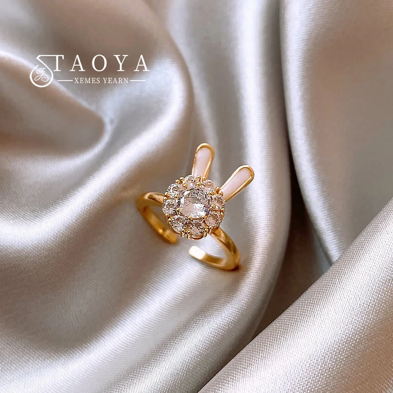 2023 Cute Girl's Fashion Accessories Design Sense Can Rotate Rabbit Shape Gold Color Rings For Women’s Unusual Luxury Jewelry
2023 Cute Girl's Fashion Accessories Design Sense Can Rotate Rabbit Shape Gold Color Rings For Women’s Unusual Luxury Jewelry